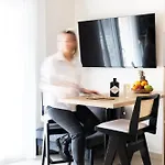 Apartmán Pomegranate Luxury Penthouse Maisonette With Stunning Terrace #free Parking# By Binobi!