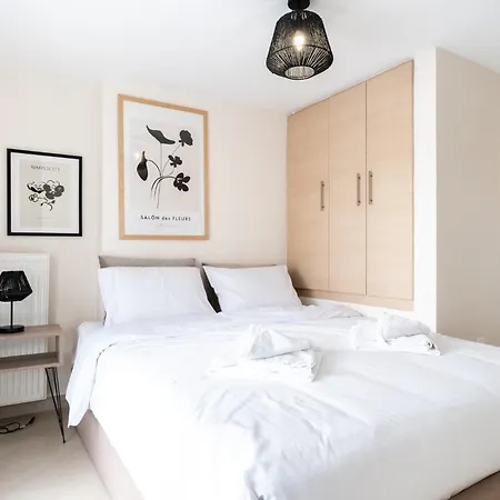 Pomegranate Luxury Penthouse Maisonette With Beautiful Terrace & Free Parking By Binobi ! Apartment