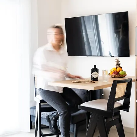 Apartment Pomegranate Luxury Penthouse Maisonette With Beautiful Terrace & Free Parking By Binobi !
